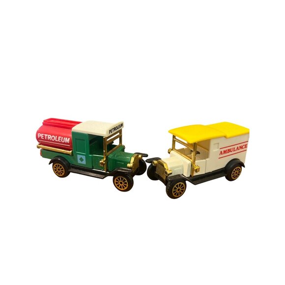 Classic Trucks Collectors Set Diecast Models Readers Digest Petroleum Ambulance - Picture 1 of 4